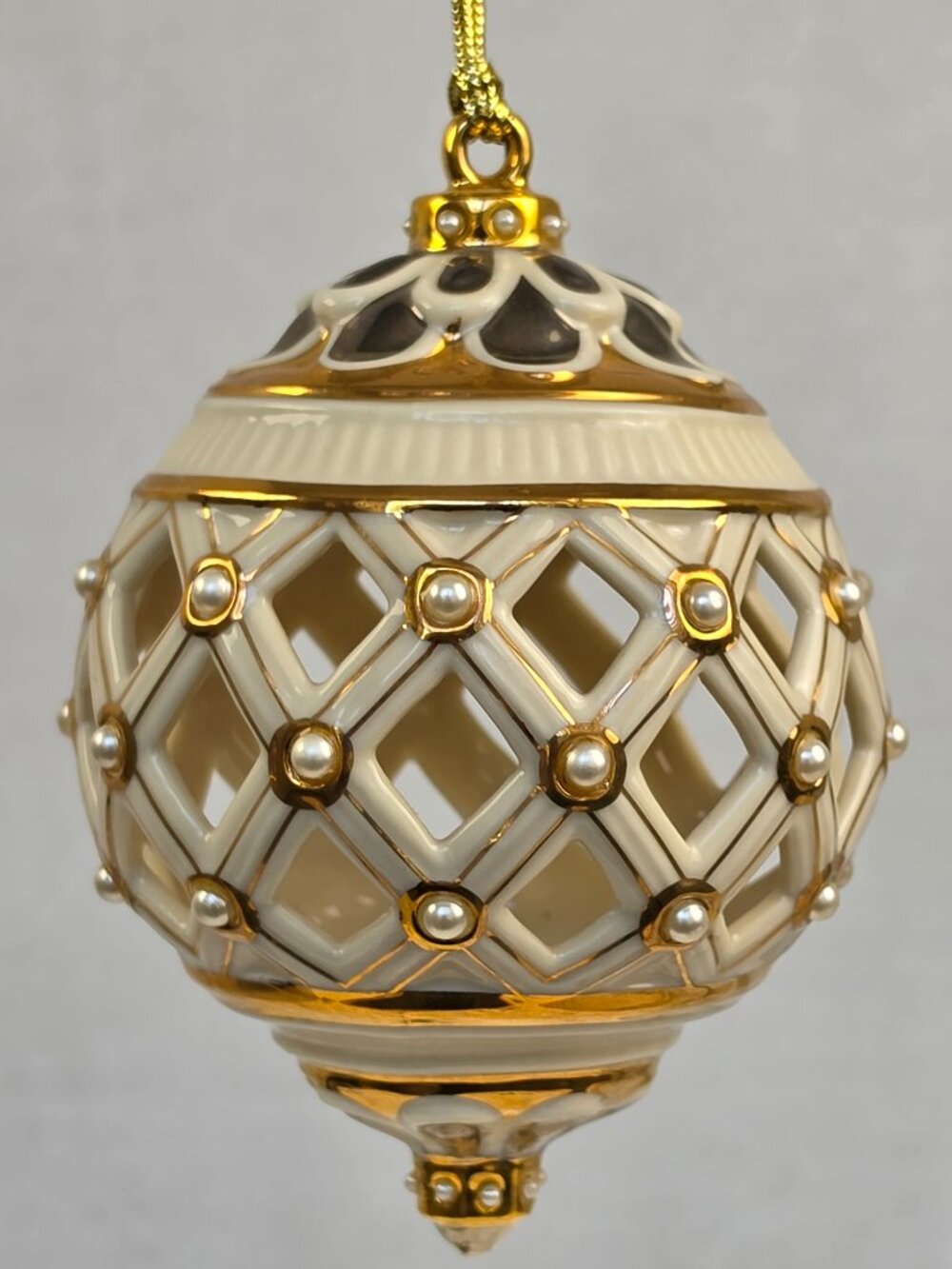 Lenox Christmas Florentine & Pearl Collection Lattice Gold Trim  Ball Ornament